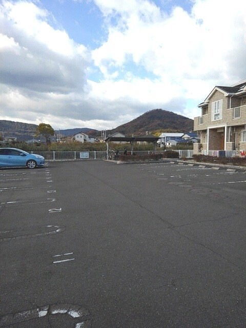 物件外観写真2　(駐車場)