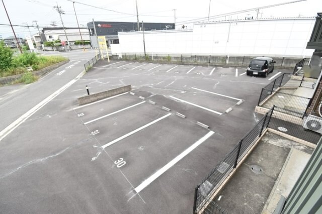 物件外観写真2　(駐車場)