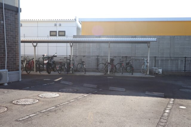 物件内観写真17　(駐輪場)