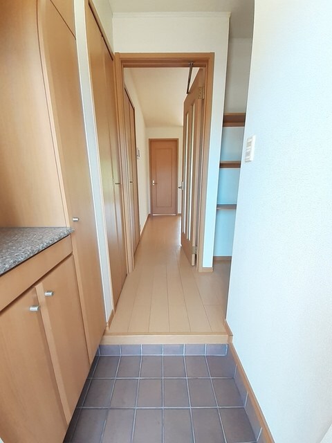 物件内観写真10　(玄関)