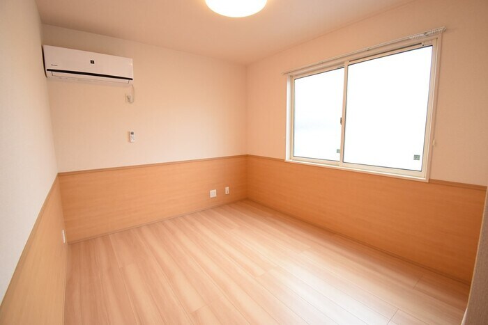 物件内観写真10　(洋室５．８帖)