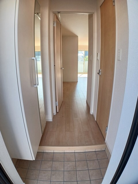 物件内観写真11　(玄関)