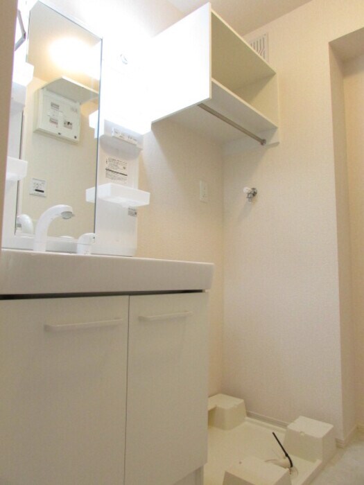 物件内観写真8　(洗面室)