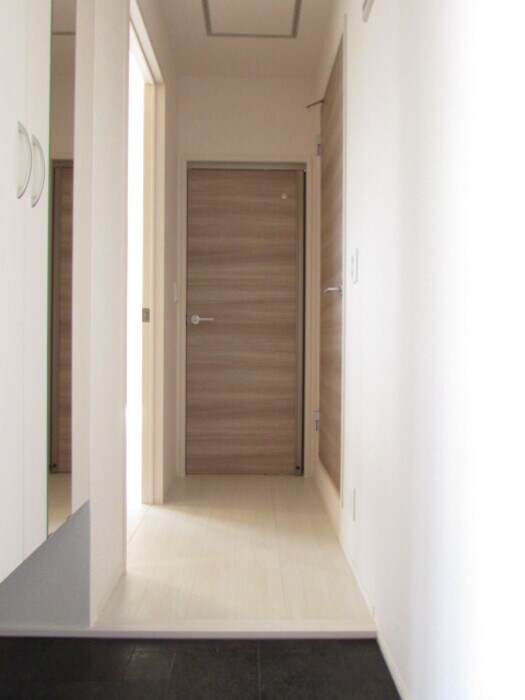 物件内観写真12　(玄関)