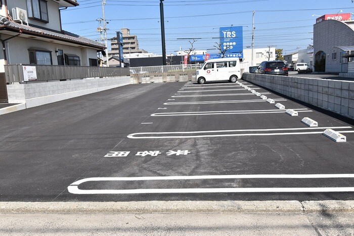 物件外観写真2　(駐車場)
