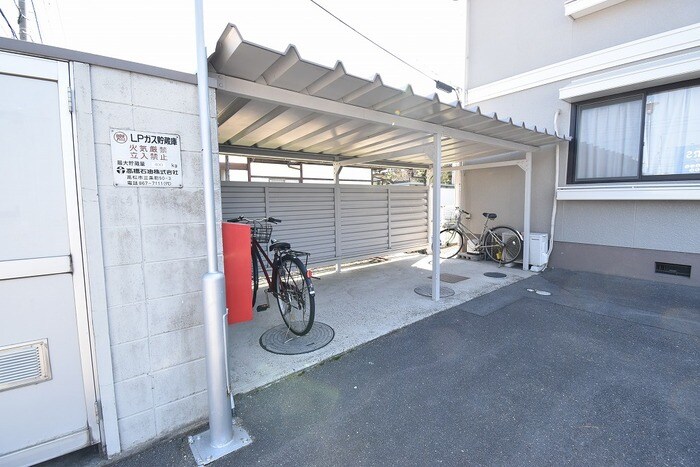 物件内観写真15　(駐輪場)