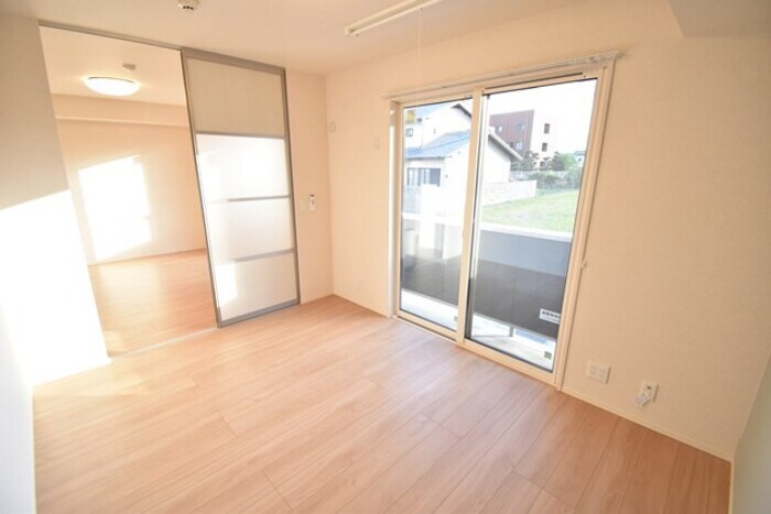 物件内観写真9　(洋室６帖)