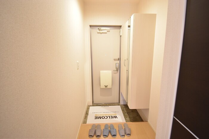 物件内観写真18　(玄関)