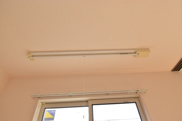 物件内観写真25　(室内物干し)