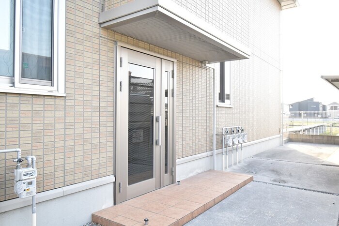 物件外観写真5　(エントランス)