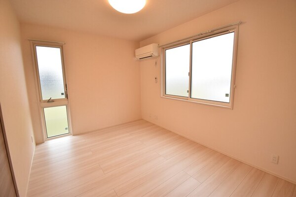 洋室(洋室６．３帖)