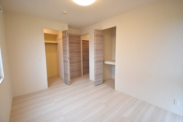 洋室(洋室６．３帖)