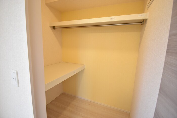 物件内観写真11　(ウォークインクローゼット)