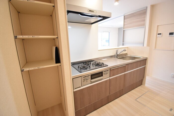 物件内観写真15　(収納棚)