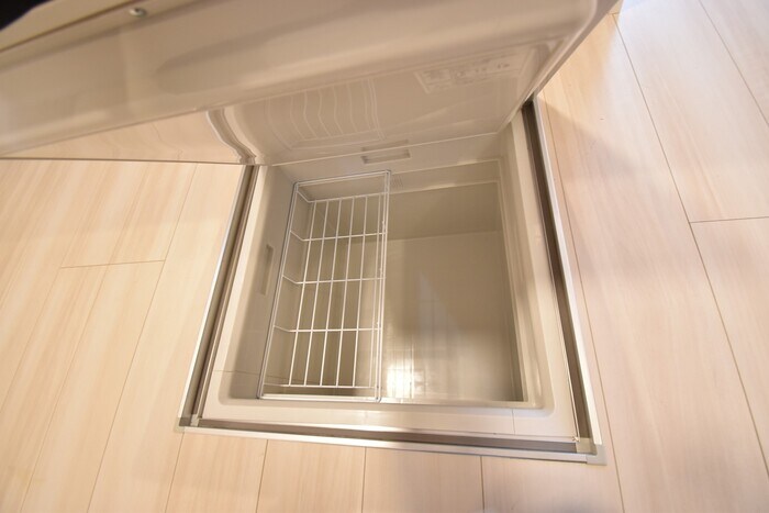 物件内観写真16　(床下収納)