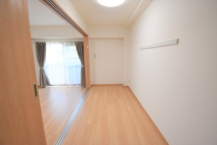 物件内観写真9　(洋室４．７帖～ＬＤＫ９．６帖)