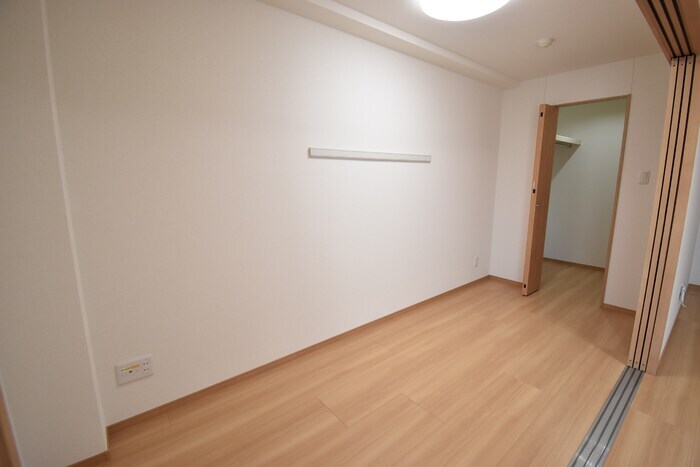 物件内観写真10　(洋室４．７帖)