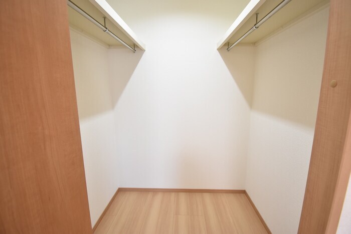 物件内観写真11　(ウォークインクローゼット)