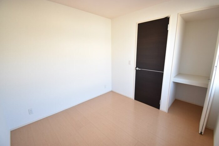 物件内観写真8　(洋室４．５帖)