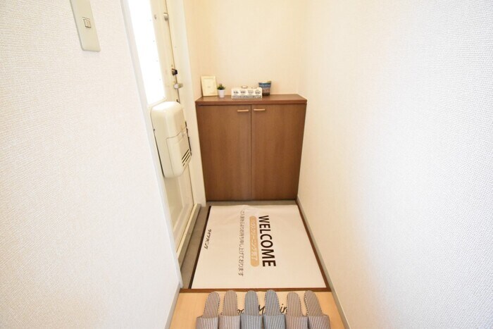 物件内観写真11　(玄関・シューズボックス)