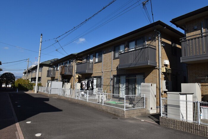 物件外観写真1　(建物外観)