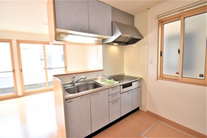 物件内観写真3　(対面キッチン)