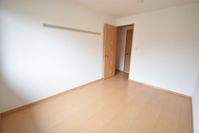 物件内観写真11　(南東洋室６帖)