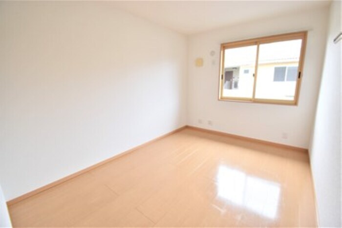 物件内観写真12　(南東洋室６帖)