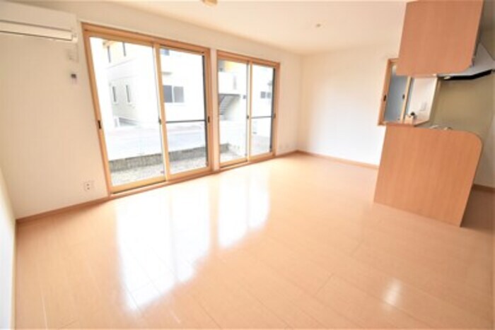 物件内観写真13　(ＬＤＫ１５．３帖)