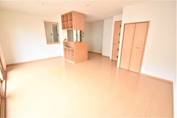 物件内観写真14　(ＬＤＫ１５．３帖)