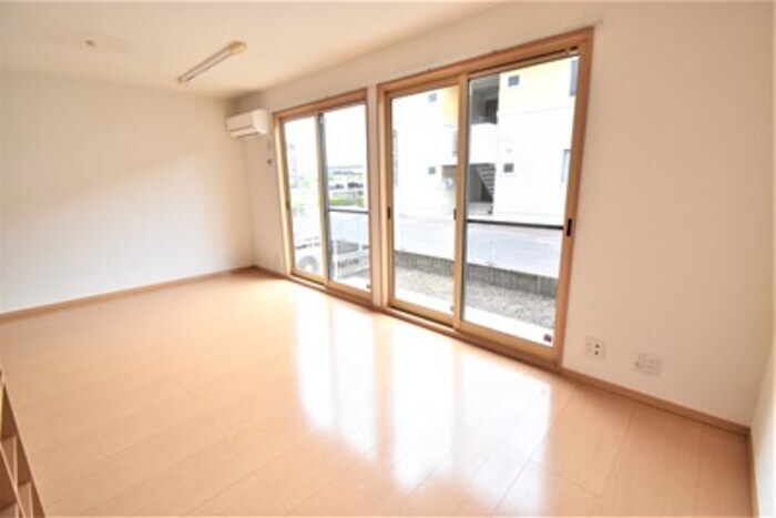 物件内観写真15　(ＬＤＫ１５．３帖)