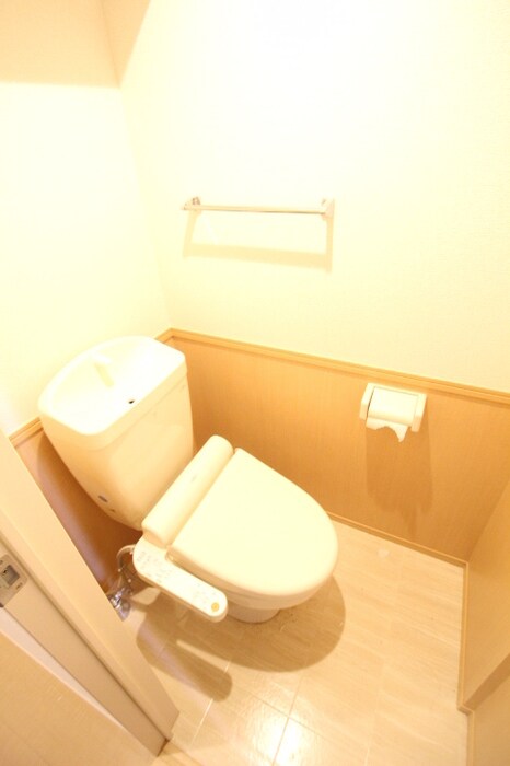 物件内観写真9　(温水洗浄暖房便座)