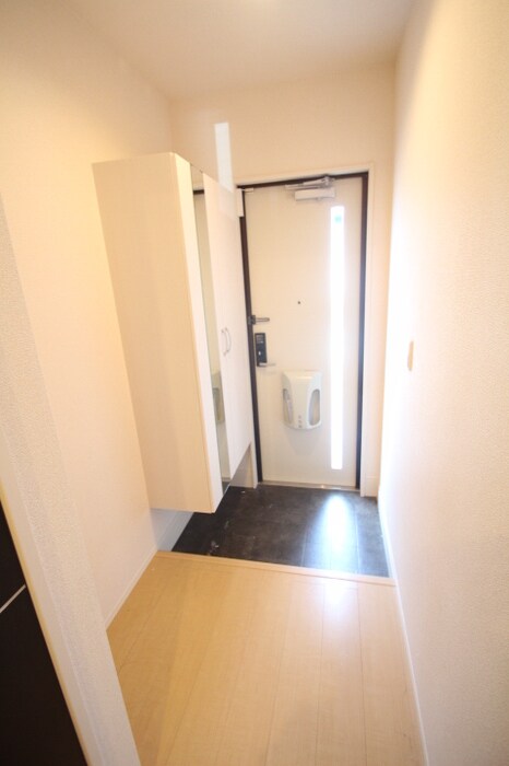 物件内観写真10　(玄関)