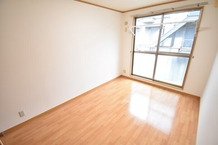 物件内観写真11　(南西洋室６．２帖)