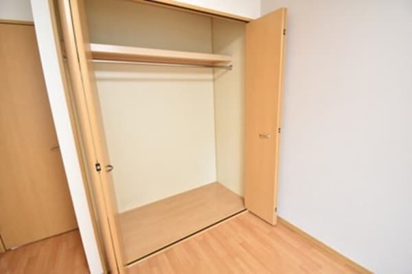 洋室(クローゼット（南東洋室）)