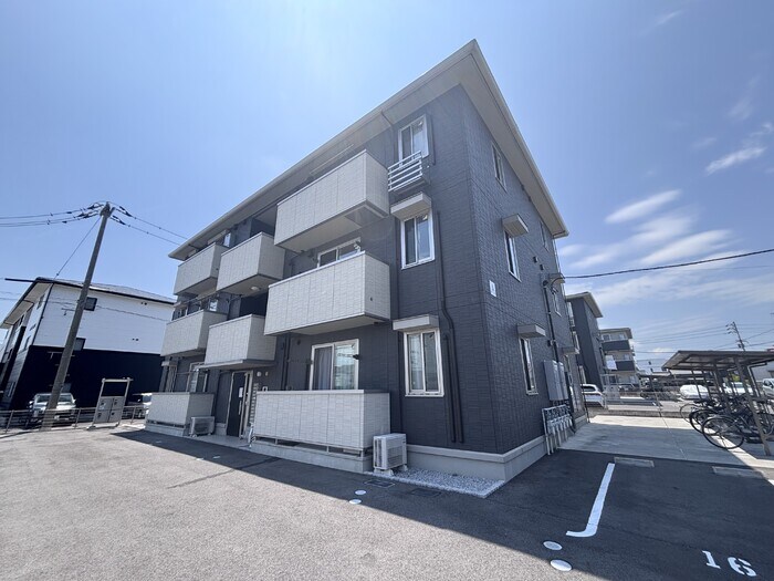 物件外観写真1　(A棟外観)