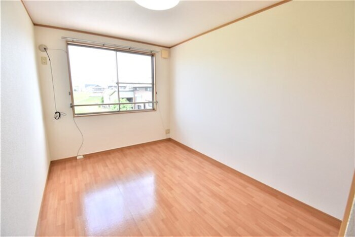 物件内観写真8　(南西洋室６．２帖)