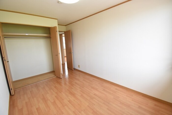 物件内観写真9　(南西洋室６．２帖)