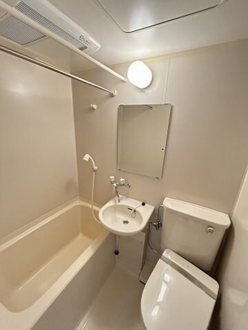 物件内観写真4　(エントランス部分)