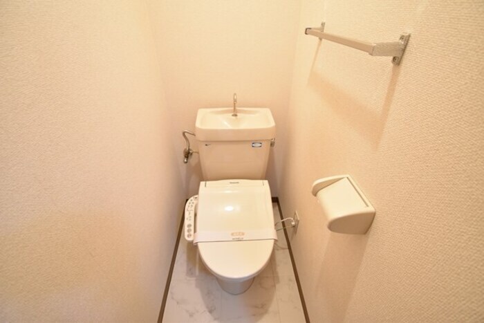 物件内観写真5　(温水洗浄暖房便座)