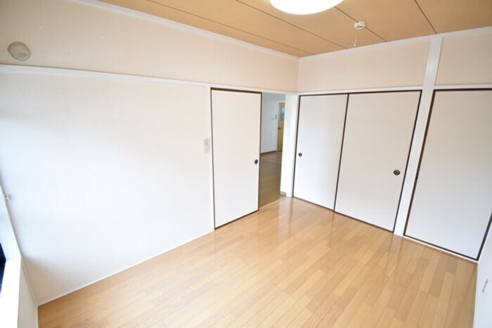 物件内観写真11　(南東洋室６帖)