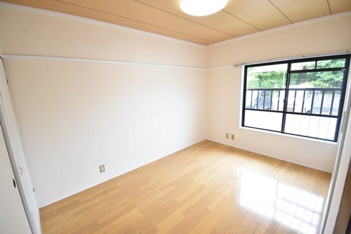 物件内観写真12　(南東洋室６帖)