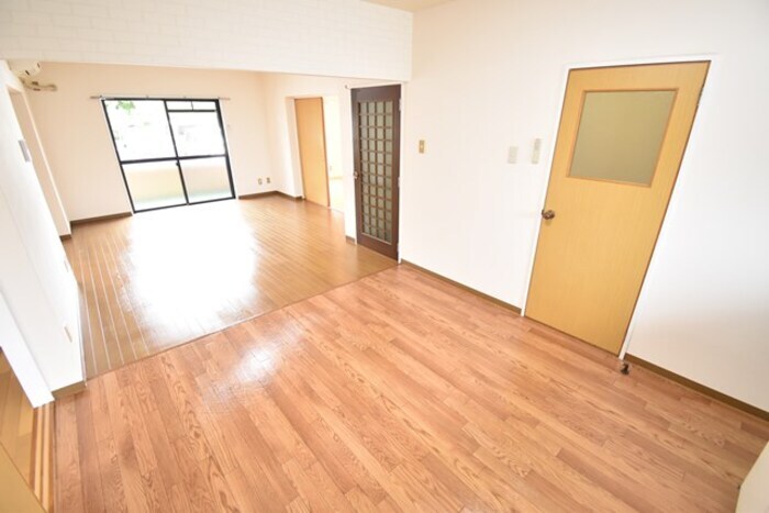 物件内観写真15　(ＬＤＫ１５．５帖)