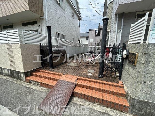 物件内観写真16　(エントランス部分)