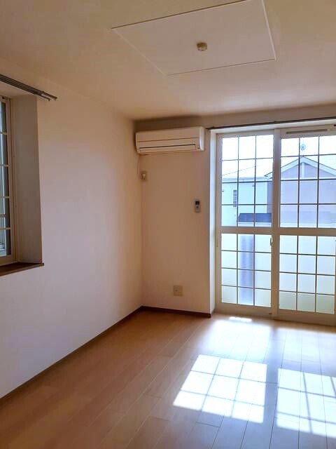 物件内観写真5　(居室・リビング)