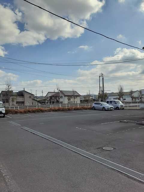 物件外観写真3　(駐車場)