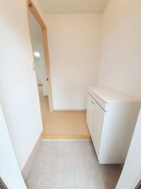 物件内観写真12　(玄関)