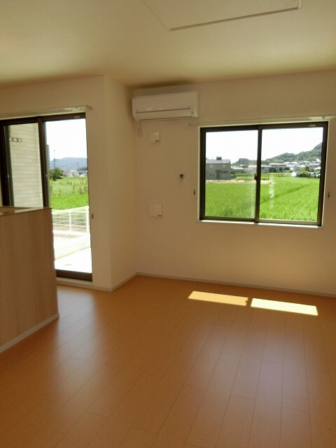 物件内観写真9　(居室・リビング)