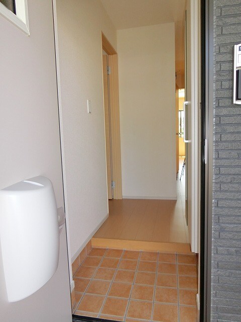 物件内観写真12　(玄関)