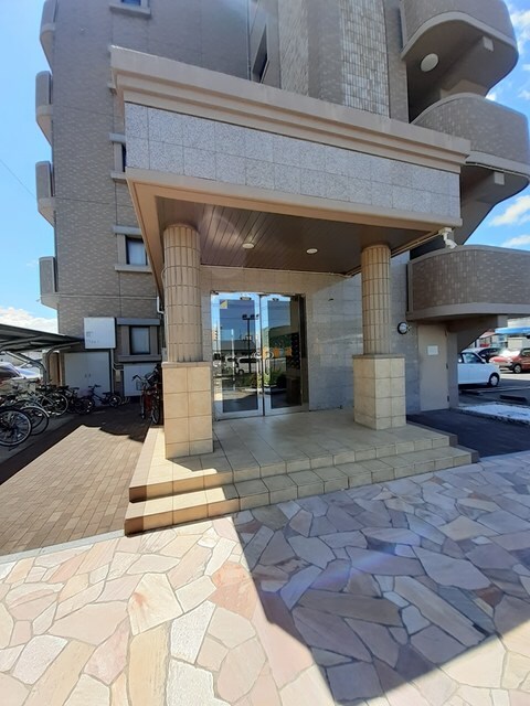 物件外観写真2　(エントランス)